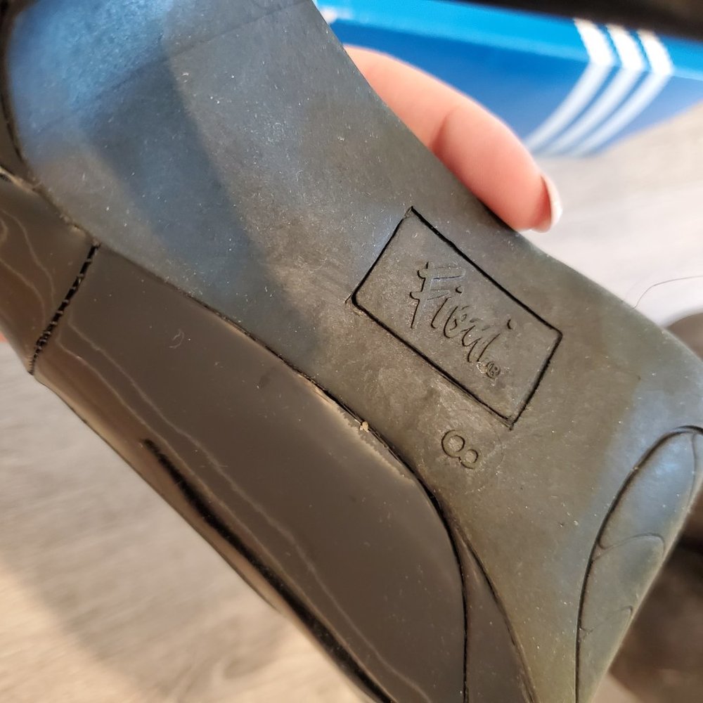 Size 8 Heels - Picture 2 of 2